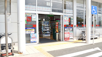 スギ薬局　箕面小野原店の入口
