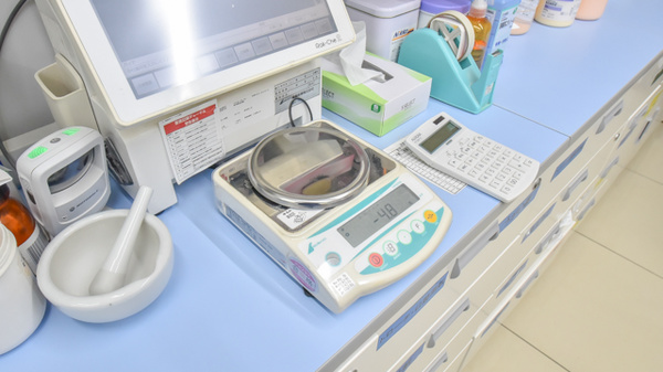スギ薬局　豊田高上店の調剤器具