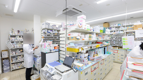 スギ薬局　梅津調剤店の調剤室