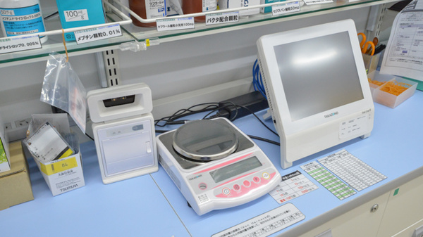 スギ薬局　穂積駅西店の調剤器具