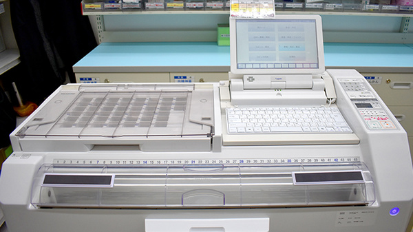 スギ薬局　奈良王寺店の調剤器具
