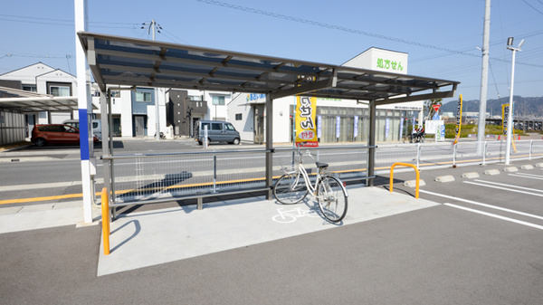 スギ薬局　宇治徳洲会病院前店の駐輪場