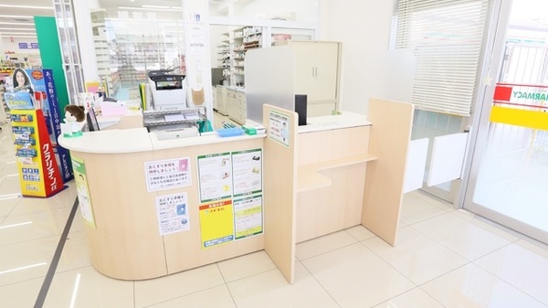 スギ薬局　南塚口店の受付/カウンター