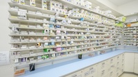 スギ薬局　豊明三崎店の薬棚
