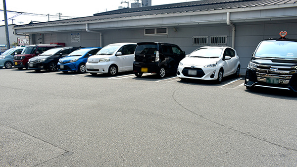 スギ薬局　西大路店の駐車場