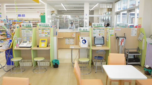 スギ薬局　松阪川井町店の血圧計