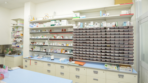 スギ薬局　松阪川井町店の薬棚