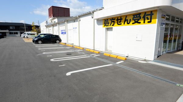 スギ薬局　寝屋川成美店の駐車場