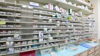 スギ薬局　寝屋川成美店の薬棚