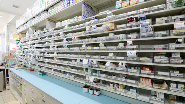 スギ薬局　北花田店の薬棚