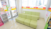 スギ薬局　北花田店の待合スペース
