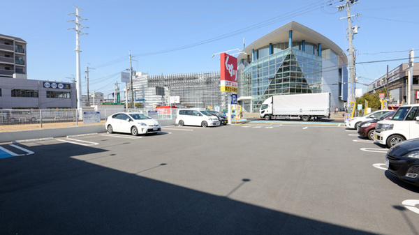 スギ薬局　北花田店の駐車場