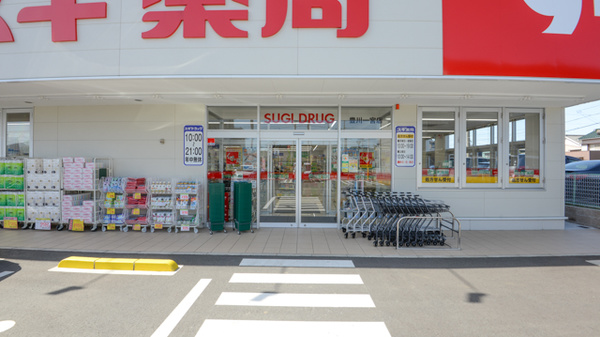 スギ薬局　豊川一宮店の入口