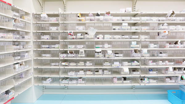 スギ薬局　敦賀櫛林店の薬棚