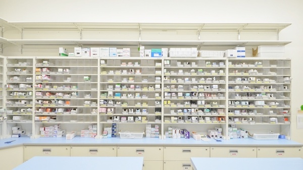 スギ薬局　各務原市役所前店の薬棚