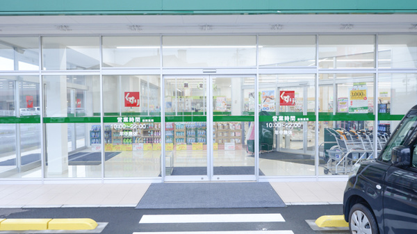 スギ薬局　有楽店の入口