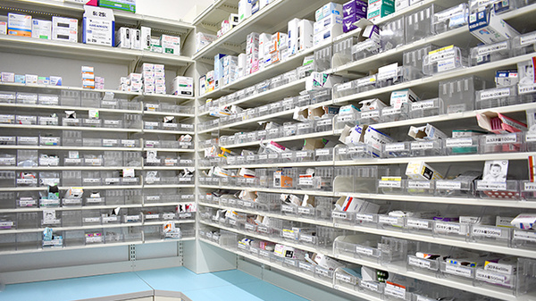 スギ薬局　岸和田上松店の薬棚