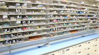 スギ薬局　碧南坂口店の薬棚