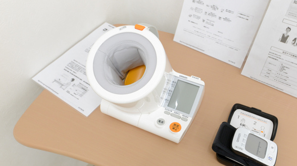 スギ薬局　森岡店の血圧計