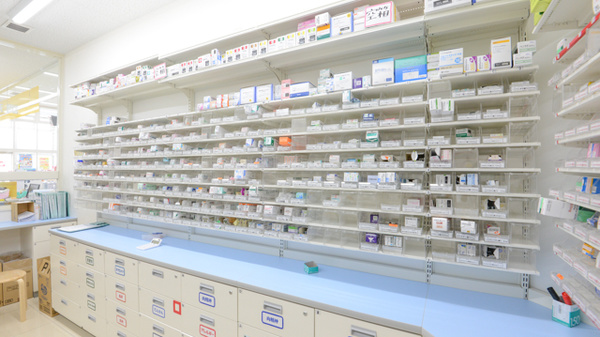 スギ薬局　幸田相見店の薬棚