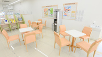 スギ薬局　幸田相見店の待合スペース