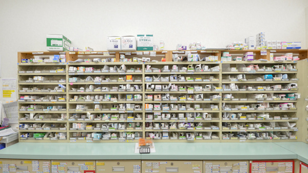 スギ薬局　鏡島店の薬棚