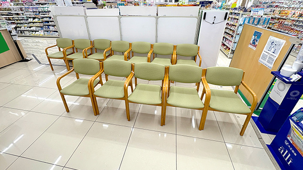 スギ薬局　常盤店の待合スペース