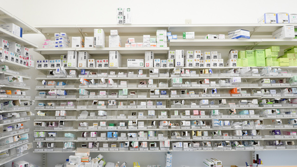 スギ薬局　大府東店の薬棚
