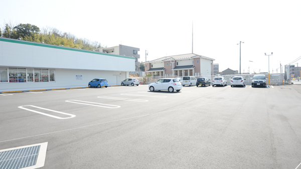 スギ薬局　大府東店の駐車場