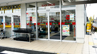 スギ薬局　松原北新町店の入口