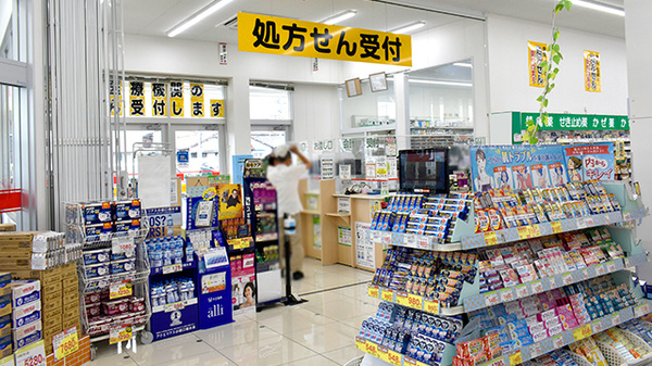 スギ薬局　松原北新町店の入口