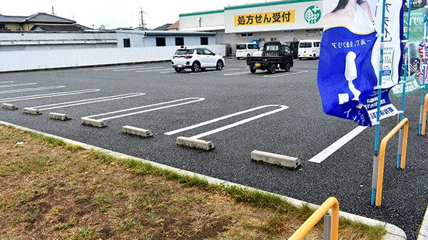 スギ薬局　松原北新町店の駐車場