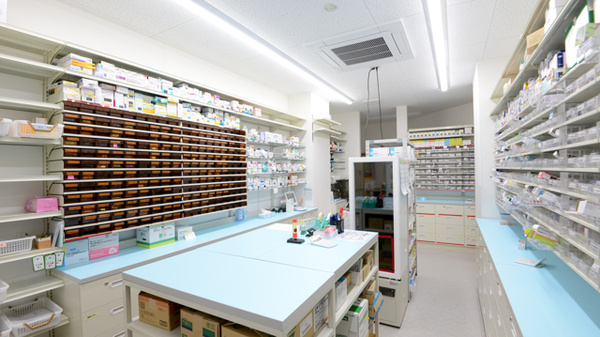 スギ薬局　豊津店の調剤室