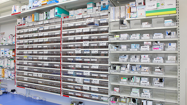 スギ薬局　上並榎店の薬棚