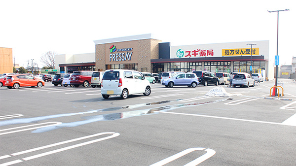 スギ薬局　上並榎店の駐車場