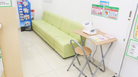 スギ薬局　森ノ宮店の待合スペース