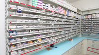スギ薬局　白川台店の薬棚