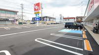 スギ薬局　鈴鹿寺家店の駐車場