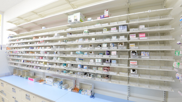 スギ薬局　玉垣店の薬棚