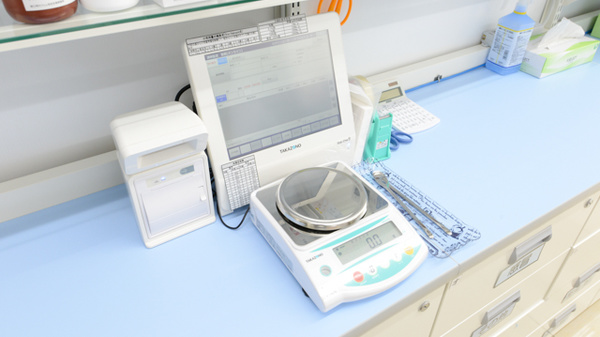 スギ薬局　玉垣店の調剤器具