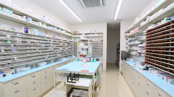 スギ薬局　八日市南店の調剤室