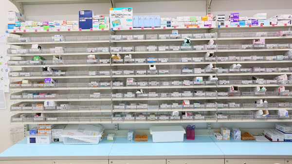 スギ薬局　八日市南店の薬棚