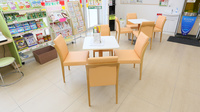 スギ薬局　八日市南店の待合スペース