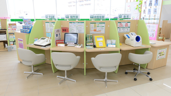 スギ薬局　箕面東店の血圧計