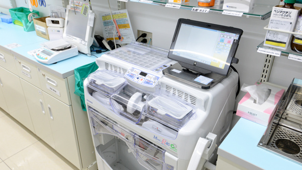 スギ薬局　箕面東店の調剤器具