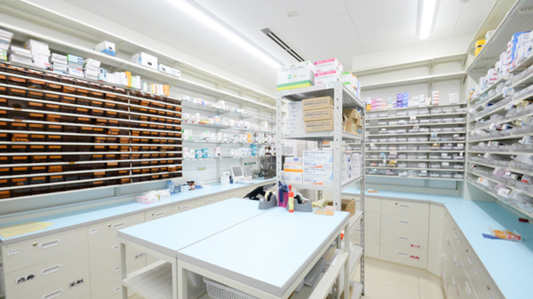 スギ薬局　柏原玉手店の調剤室