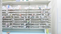 スギ薬局　柏原玉手店の薬棚