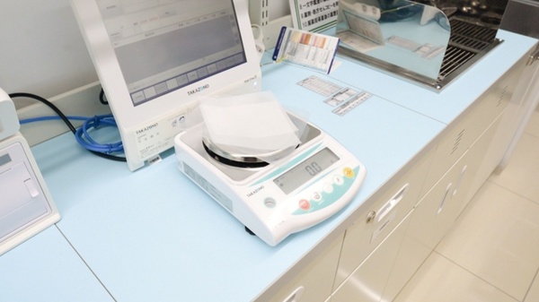 スギ薬局　柏原玉手店の調剤器具