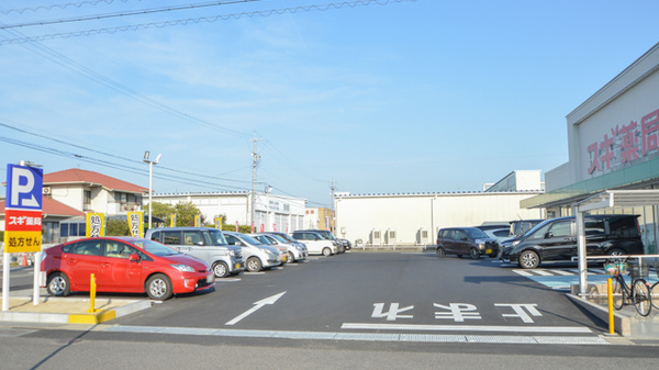 スギ薬局　西条店の駐車場