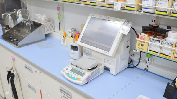 スギ薬局　西条店の調剤器具